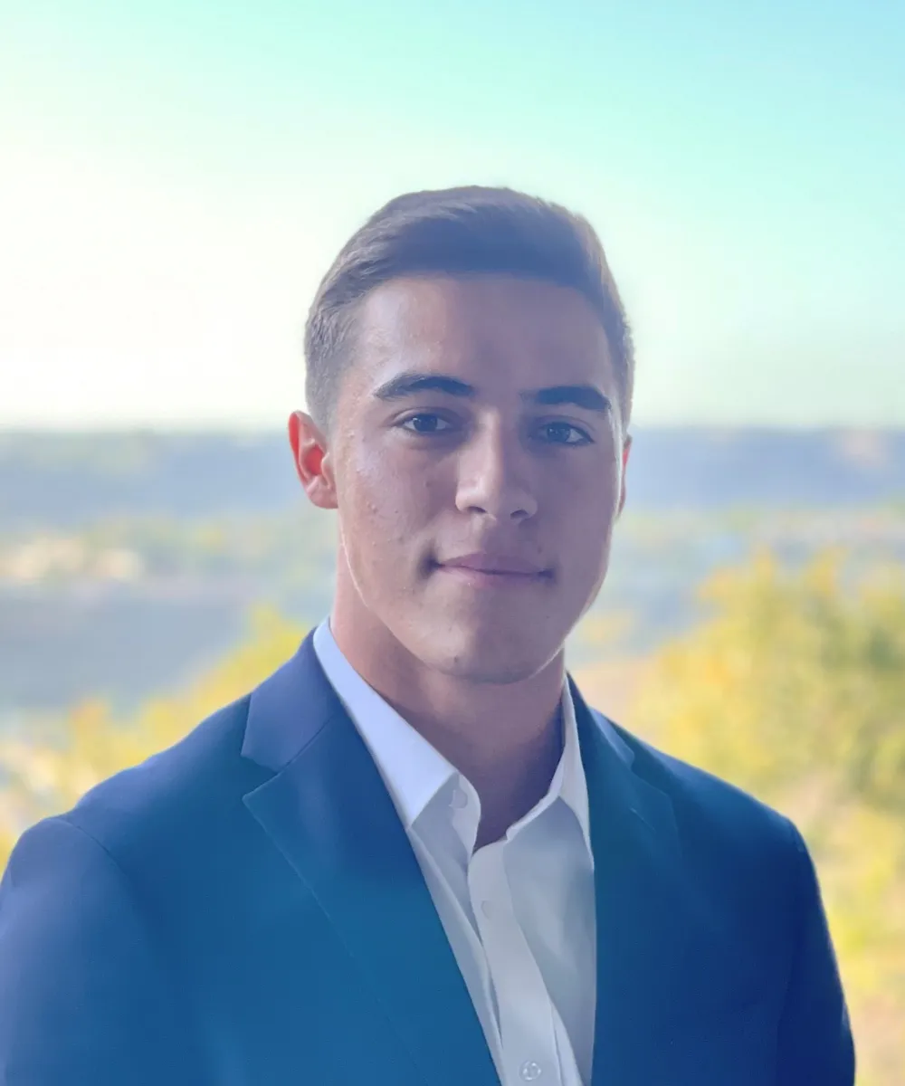 Niklas | Client Service Associate | Mission Hills Financial